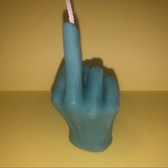 Middle Finger Candle 🕯🖕🏼 - Picture 6 of 10